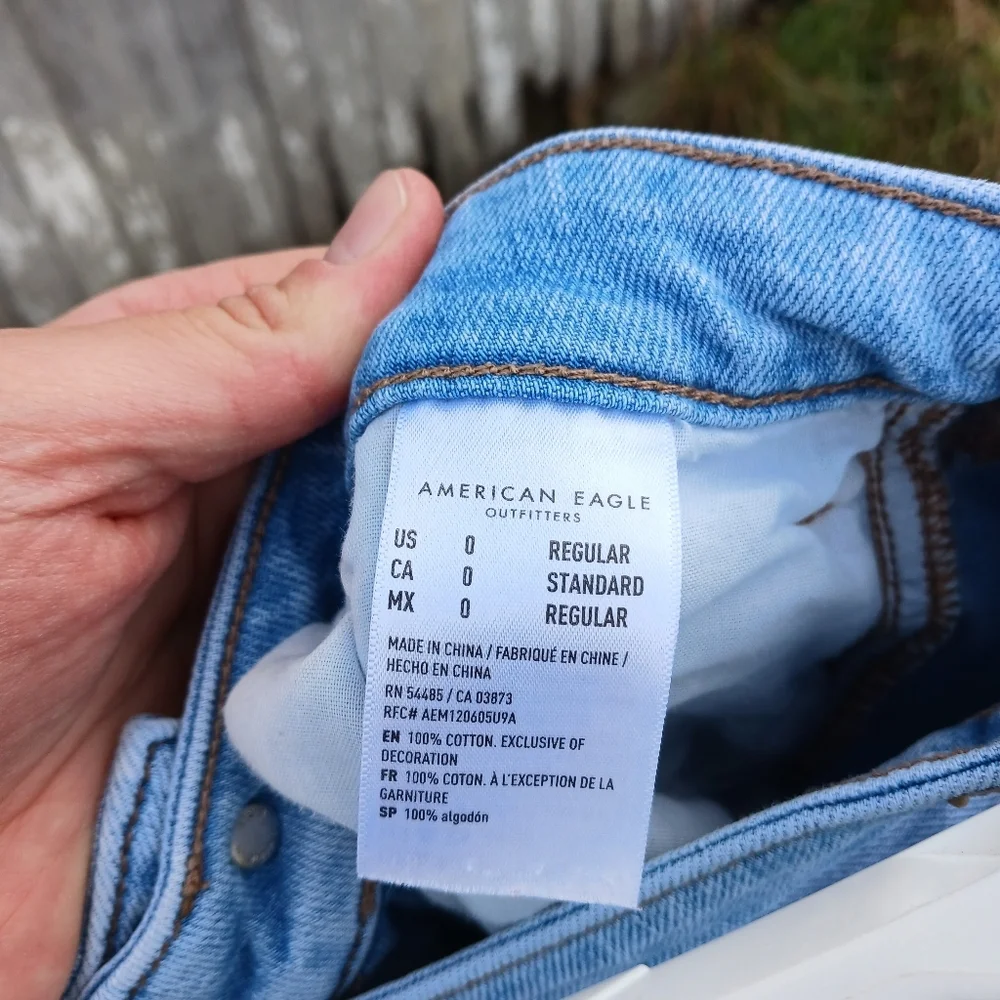 American Eagle Mom‎ Jean Distressed Ripped Womens Sz 0 Regular High Rise  Denim